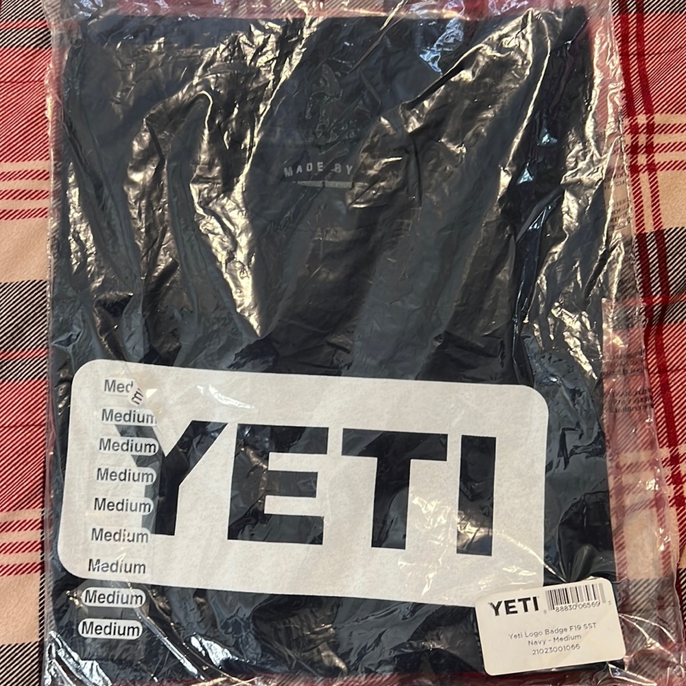 Yeti badge T-shirt